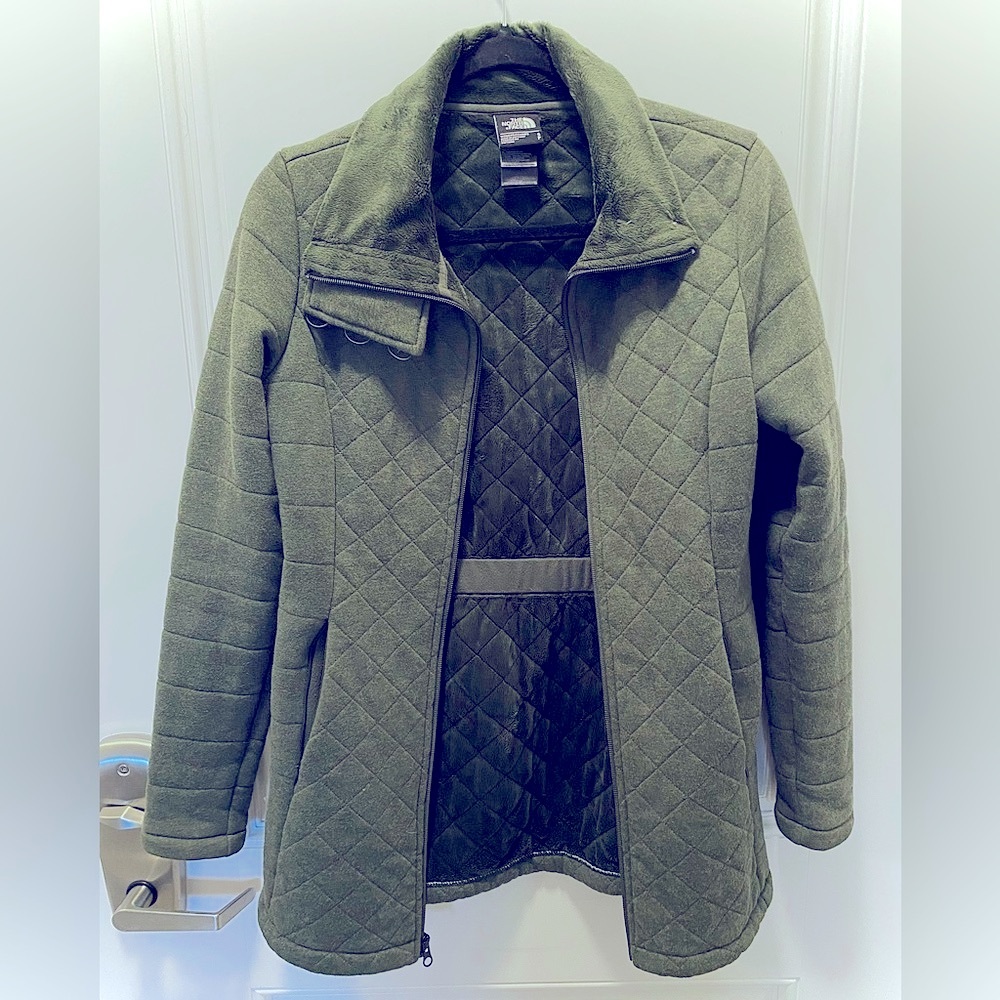 The North Face Green Jacket with Quilted Design - Picture 7 of 12